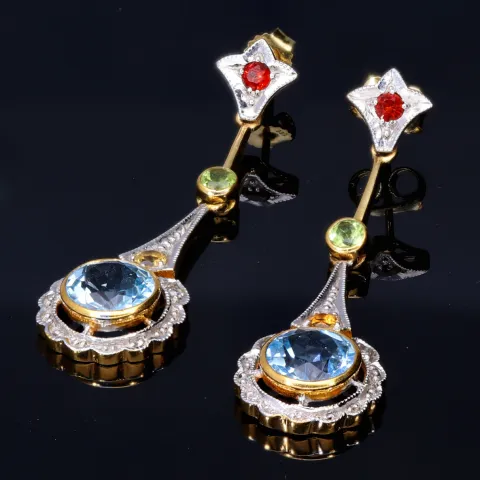 Farbenfrohe und stilvolle Ohrringe mit eingefasstem Zirkonia in 375er 9K Gold in antikem Design