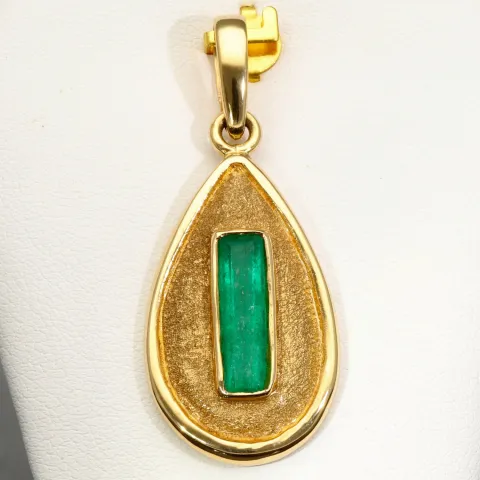 handgearbeiteter kolumbianischer Smaragdanhänger aus 750er (18k) Gelbgold mit 1,2 Karat Smaragd