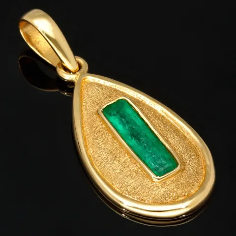 handgearbeiteter kolumbianischer Smaragdanhänger aus 750er (18k) Gelbgold mit 1,2 Karat Smaragd