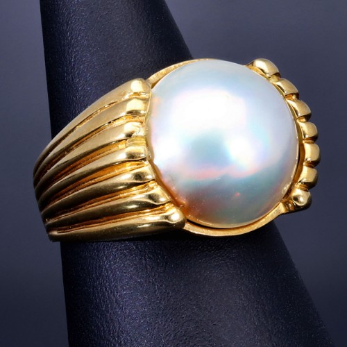 Faszinierender Gold - Ring für Damen bestückt mit einer großen Mabé-Zuchtperle in 18K / 750 Gelbgold - RG: ca. 55