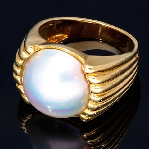 Faszinierender Gold - Ring für Damen bestückt mit einer großen Mabé-Zuchtperle in 18K / 750 Gelbgold - RG: ca. 55