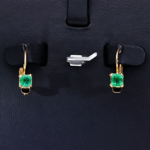 Elegante Ohrhänger mit 2 quadratischen Smaragden und Klappbrisurverschlüssen in edlem 18K / 750 Gold gefasst