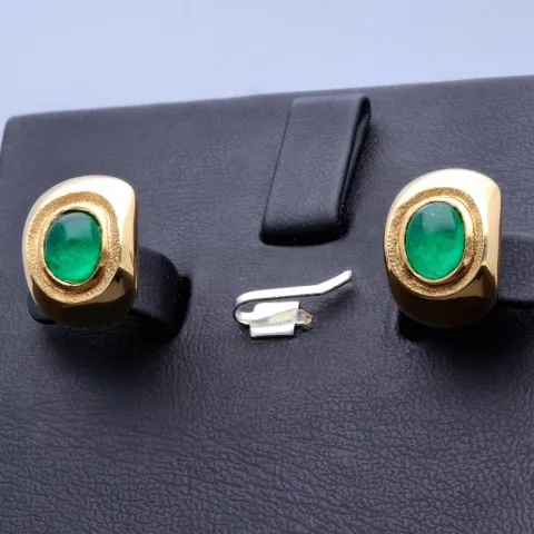 Edle Smaragd-Ohrstecker aus 18K 750er Gelbgold mit natürlichen, erlesenen Smaragd-Cabochonen von insgesamt ca. 1,93 ct