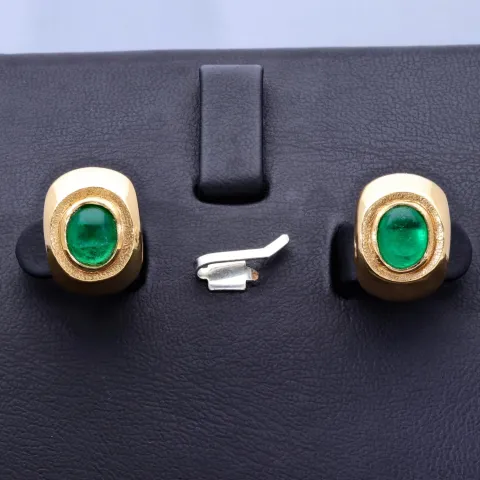 Edle Smaragd-Ohrstecker aus 18K 750er Gelbgold mit natürlichen, erlesenen Smaragd-Cabochonen von insgesamt ca. 1,93 ct