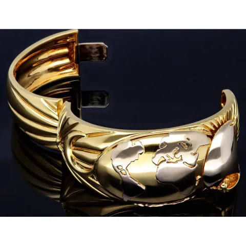 Wempe Markenschmuck: Aufwendig produzierter und massiver Armreif für Damen in exklusivem Design mit "Globus und Segelschiff-Motiv" aus Bicolor Gold 18K / 750 Gelbgold und Weißgold (Maße Innen: 5,7cm * 5,3cm)