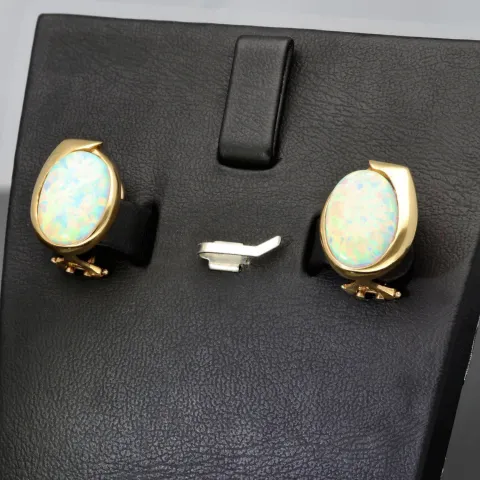 1 Paar Gold Ohrstecker / Ohrringe mit wertigem und praktischen Verschluss in 14K / 585 Gelbgold, mit jeweils einer faszinierenden, in Regenbogenfarben leuchtenden Opal-Dublette bestückt