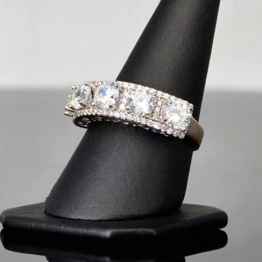 Ring aus 585 / 14K Weißgold für Damen mit vielen glitzernden Zirkonia besetzt (ca. 58 RG)