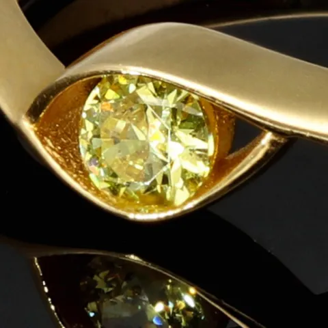 Wunderschöner Ring aus 14K 585 Gold in stilvollem Design, besetzt mit einem funkelnden, gelben Zirkonia RG ca. 55-56