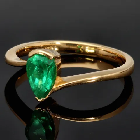 Prächtiger Goldring für Damen mit einem ausgewählten, leuchtend grasgrünen Smaragd in Tropfenform eingefasst in 18K / 750 Gold - hergestellt in Handarbeit - RG ca. 55