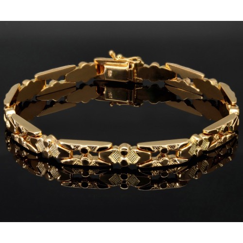 Goldarmband aus edlem 585 / 14k Gelbgold mit außergewöhnlichem Design in ca. 20 cm Länge und einer Breite von ca. 7mm (ca. 13,5g)