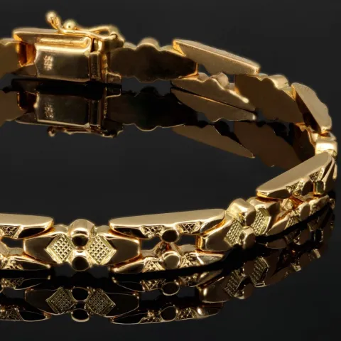Goldarmband aus edlem 585 / 14k Gelbgold mit außergewöhnlichem Design in ca. 20 cm Länge und einer Breite von ca. 7mm (ca. 13,5g)