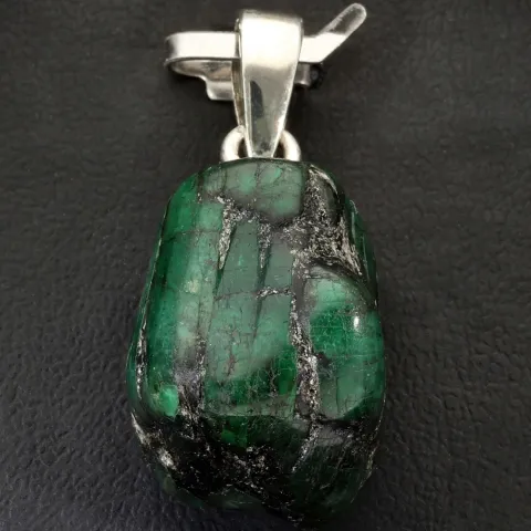 Natürlicher Smaragdgestein-Anhänger (ca. 28 ct.) aus Kolumbien in 925 Silber gefasst - in Handarbeit hergestellt