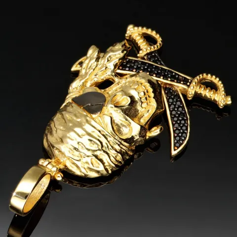 Gold-Anhänger mit Motiv: "Pirat / Totenkopf mit Augenklappe mit gekreuzten Säbeln" in 585er 14K Gelbgold mit schwarzem Zirkoniabesatz