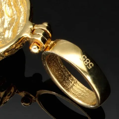 Gold-Anhänger mit Motiv: "Pirat / Totenkopf mit Augenklappe mit gekreuzten Säbeln" in 585er 14K Gelbgold mit schwarzem Zirkoniabesatz
