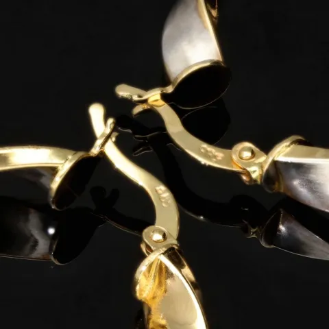 Noble Ohrringe / Creolen in trendigem Twist-Design aus edlem 585 / 14K Bicolor Gold (Gelbgold und Weißgold)
