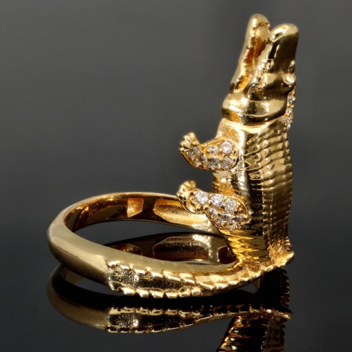 Alligator-Krokodil-Ring in außergewöhnlichem Design, gefertigt aus 585 (14 Karat) mit Zirkoniabesatz. RG ca. 58