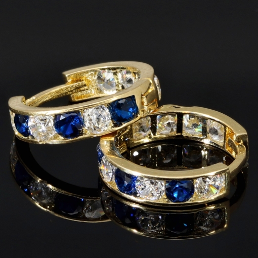 Mini-Creolen aus edlem Gelbgold (585 14K Gold) bestückt mit funkelnden weißen und blauen Zirkoniasteinen