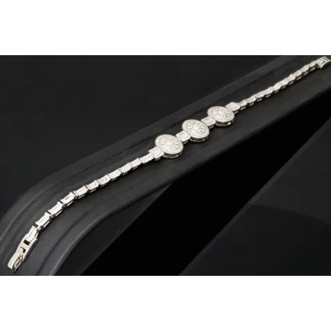 Armband für Damen aus 925 Silber in zeitlosem, filigranen Design, in feinster Präzision besetzt mit vielen funkelnden Zirkoniasteinen (Diamantimitationen) in ca. 19 cm Länge
