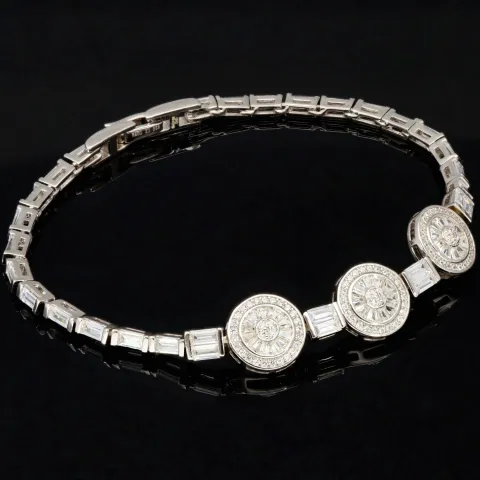 Armband für Damen aus 925 Silber in zeitlosem, filigranen Design, in feinster Präzision besetzt mit vielen funkelnden Zirkoniasteinen (Diamantimitationen) in ca. 19 cm Länge