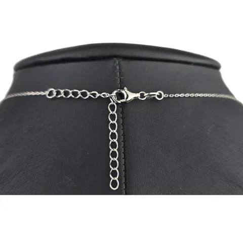 Hochwertig produziertes Schmuckset aus edlem 925er Sterling Silber, bestehend aus einer filigranen Ankerkette und einem Anhänger mit einem größeren in Krappen eingefassten, brillantgeschliffenen Zirkonia (Diamantimitat)