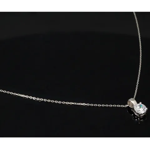 Hochwertig produziertes Schmuckset aus edlem 925er Sterling Silber, bestehend aus einer filigranen Ankerkette und einem Anhänger mit einem größeren in Krappen eingefassten, brillantgeschliffenen Zirkonia (Diamantimitat)