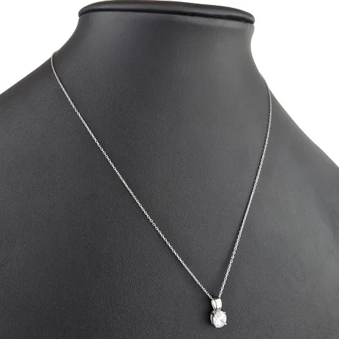 Hochwertig produziertes Schmuckset aus edlem 925er Sterling Silber, bestehend aus einer filigranen Ankerkette und einem Anhänger mit einem größeren in Krappen eingefassten, brillantgeschliffenen Zirkonia (Diamantimitat)