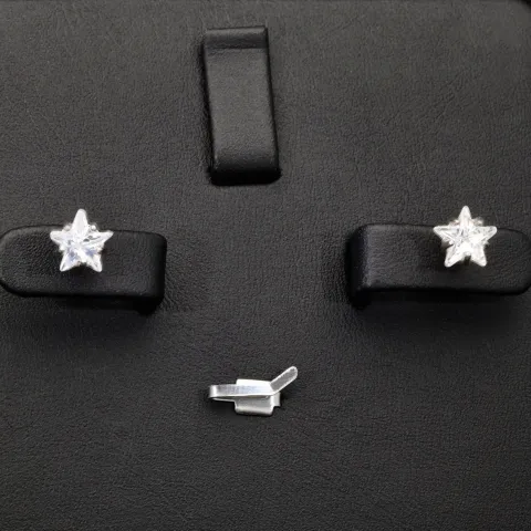 Edle Stern-Ohrstecker aus 925er Sterlingsilber mit Zirkoniasteinen in Krappen gefasst