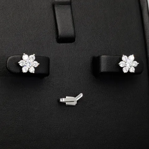 Elegante Blumen-Ohrstecker aus 925er Sterlingsilber mit Zirkoniasteinen stilvoll in Krappen gefasst
