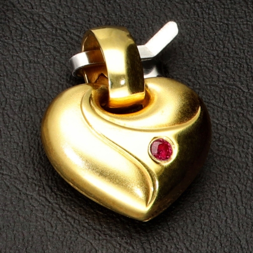 Zeitlos schöner Herzanhänger aus 333er Bicolor-Gold mit rotem Zirkonia