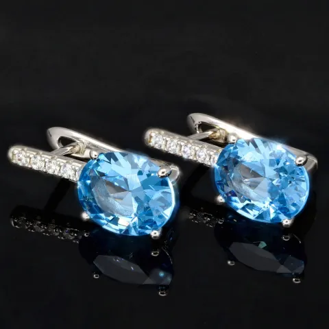 Edle Ohrringe / Ohrboutons aus 925 Sterling Silber bestückt mit 2 großen, leuchtenden blauen Zirkoniasteinen und 10 brillantgeschliffene, strahlende weiße Zirkonia