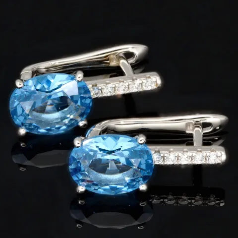 Edle Ohrringe / Ohrboutons aus 925 Sterling Silber bestückt mit 2 großen, leuchtenden blauen Zirkoniasteinen und 10 brillantgeschliffene, strahlende weiße Zirkonia