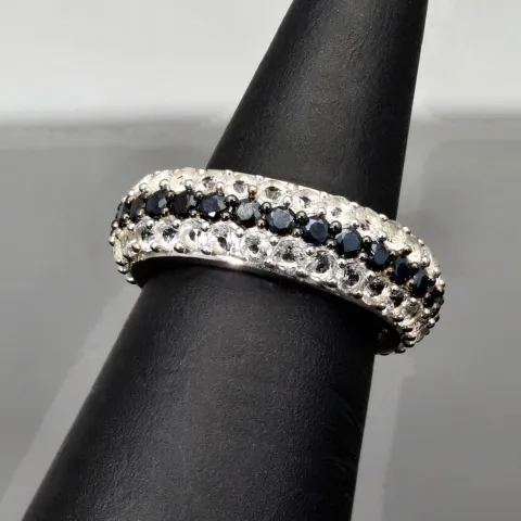 Eleganter Ring aus 925 Sterling Silber – Modernes Design mit feinem Zirkonia-Besatz (Diamantimitationen) - RG ca. 48