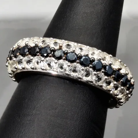 Eleganter Ring aus 925 Sterling Silber – Modernes Design mit feinem Zirkonia-Besatz (Diamantimitationen) - RG ca. 48