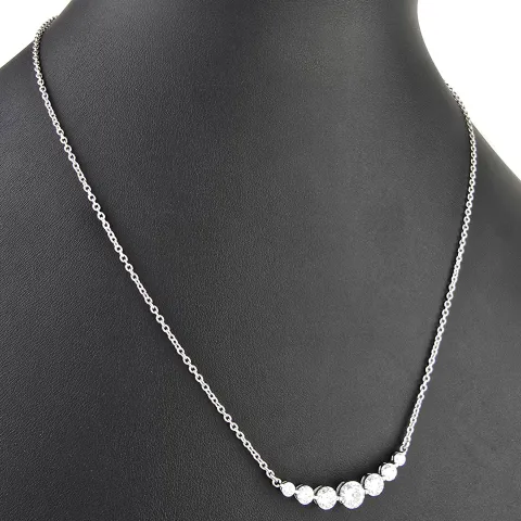 Exquisites Collier aus Sterling Silber 925, rhodiniert und poliert, mit eingearbeitetem Zierelement, bestückt mit größeren, eingefassten Zirkonia (Diamantimitat, Brillantschliff) ca. 44-49 cm Länge verstellbar