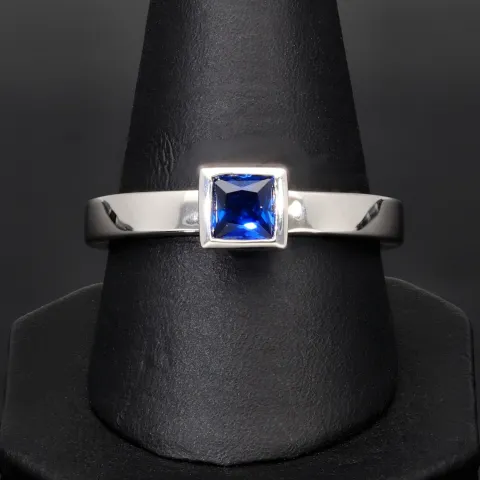 Stilvoller Ring mit saphirblauen prinzessgeschliffenem Stein in Zargenfassung aus Sterling Silber 925 - RG ca. 60