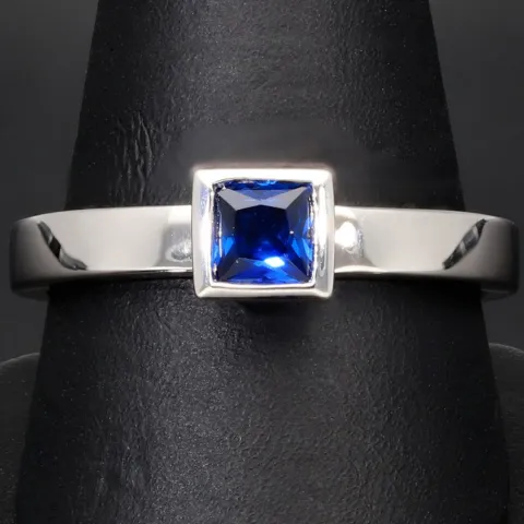 Stilvoller Ring mit saphirblauen prinzessgeschliffenem Stein in Zargenfassung aus Sterling Silber 925 - RG ca. 60