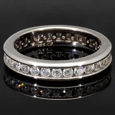 Memory-Ring aus 925 Sterling Silber – Trendiges Design mit leuchtendem Zirkonia-Besatz (Diamantimitationen) - RG ca. 53