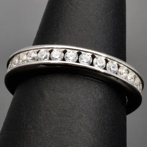 Memory-Ring aus 925 Sterling Silber – Trendiges Design mit leuchtendem Zirkonia-Besatz (Diamantimitationen) - RG ca. 53