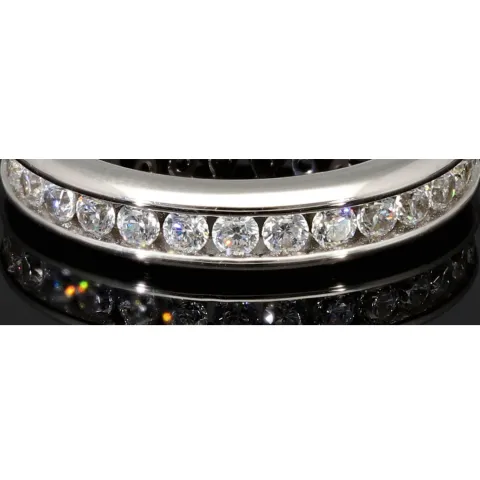 Memory-Ring aus 925 Sterling Silber – Trendiges Design mit leuchtendem Zirkonia-Besatz (Diamantimitationen) - RG ca. 53