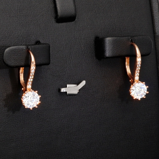 Glänzende Ohrringe aus 925er Silber Rosévergoldet mit funkelnden Zirkonia (Diamant-Imitation-Steine, Brillantschliff)