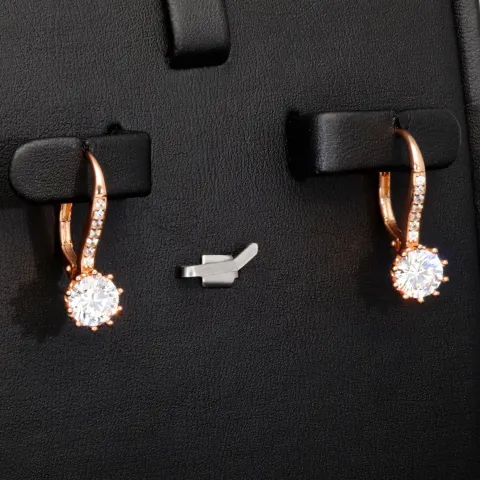 Glänzende Ohrringe aus 925er Silber Rosévergoldet mit funkelnden Zirkonia (Diamant-Imitation-Steine, Brillantschliff)