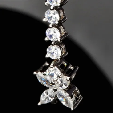 Schmetterling-Armband aus rhodiniertem 925er Sterling Silber mit 61 funkelnden Zirkoniasteinen im Brillantschliff (Diamantimitationen ca. 3,25 Karat gesamt) ca: 19cm