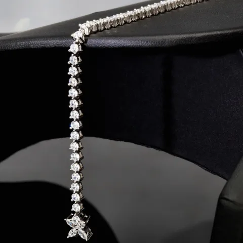 Schmetterling-Armband aus rhodiniertem 925er Sterling Silber mit 61 funkelnden Zirkoniasteinen im Brillantschliff (Diamantimitationen ca. 3,25 Karat gesamt) ca: 19cm
