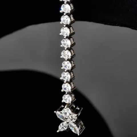 Schmetterling-Armband aus rhodiniertem 925er Sterling Silber mit 61 funkelnden Zirkoniasteinen im Brillantschliff (Diamantimitationen ca. 3,25 Karat gesamt) ca: 19cm