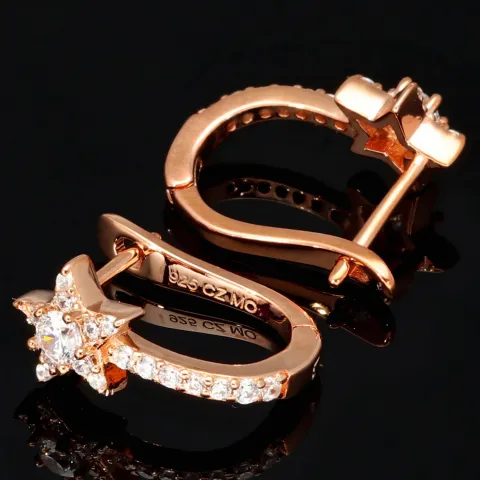 Magischer Sternenglanz – Ohrringe mit funkelnden Zirkonia (Diamant-Imitation-Steine, Brillantschliff) aus edlem 925er Silber in Rosévergoldung
