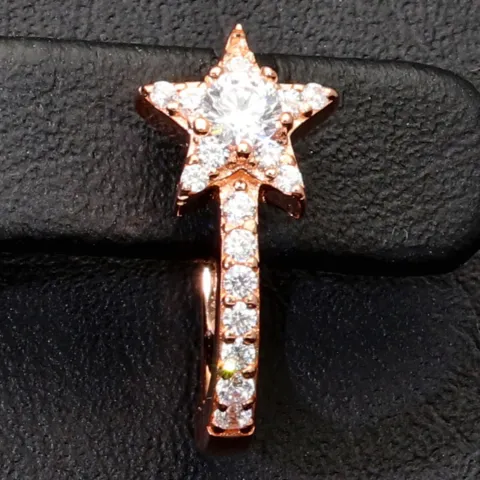 Magischer Sternenglanz – Ohrringe mit funkelnden Zirkonia (Diamant-Imitation-Steine, Brillantschliff) aus edlem 925er Silber in Rosévergoldung