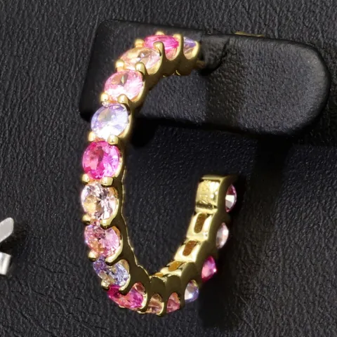Zeitlos elegante Creolen aus vergoldetem 925 Sterling Silber mit 32 funkelnden Multicolor Zirkonia (Brillantschliff)
