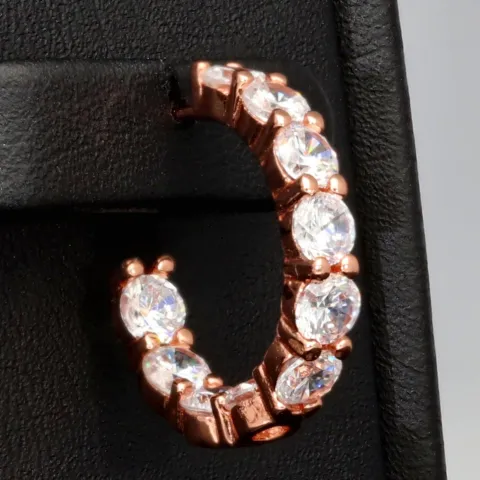 Edle Creolen / Ohrringe besetzt mit Zirkonia im Brillantschliff – 925er Silber, rosévergoldet