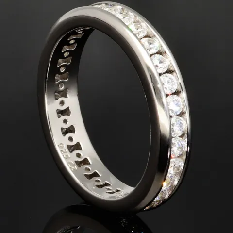 Funkelnder Memory-Ring mit 28 brillantgeschliffenen Zirkonia (Diamant-Imitation ca. 0,84ct) – 925 Sterling Silber rhodiniert und poliert- RG 53
