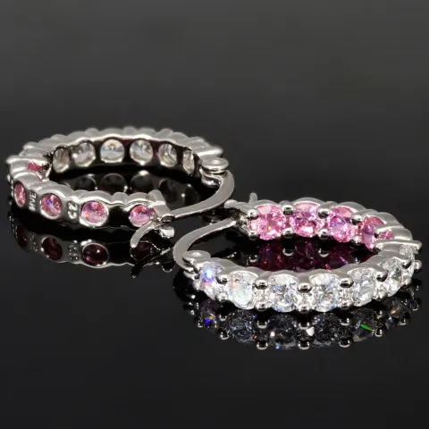 Trendige Creolen / Ohrringe aus 925er Silber, rhodiniert und hochglanzpoliert, veredelt mit weißen und rosa Zirkonia-Steinen im Brillantschliff (Diamantimitationen)